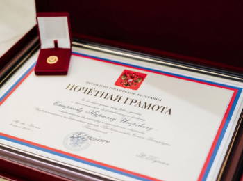 Главреду «Петербургского дневника» Кириллу Смирнову вручили Почетную грамоту президента РФ