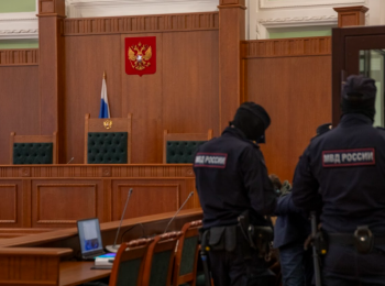 Против охранников гостиницы завели уголовное дело из-за нападения на&nbsp;журналистов